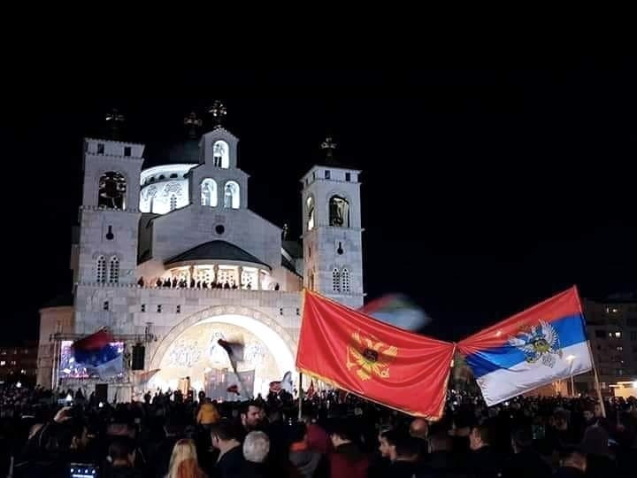 Uvođenje trobojke kao narodne zastave doprinijelo bi daljnjoj relaksaciji odnosa na političkoj i društvenoj sceni