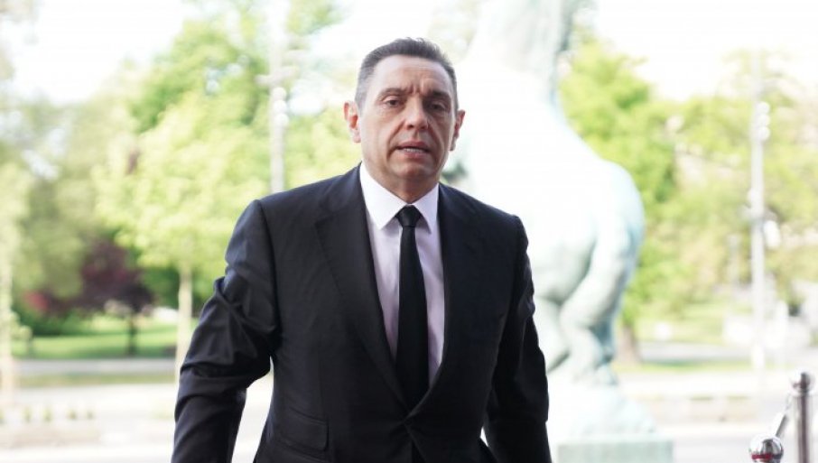 Vulin: Peti oktobar je dan izdaje Srbije i Srba, oni koji su izveli prevrat su svoje mjesto dobili u prošlosti ali ga u budućnosti neće imati