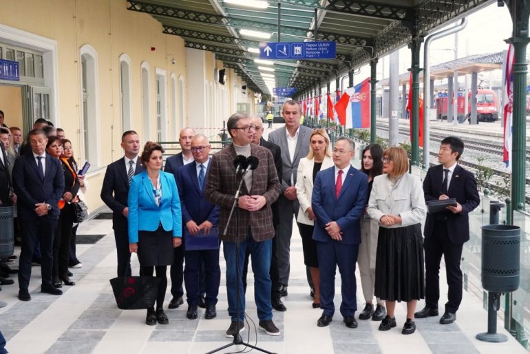 Vučić u Subotici: Nadam se izvanrednim vjestima za Srbiju u narednih 48 sati (VIDEO)