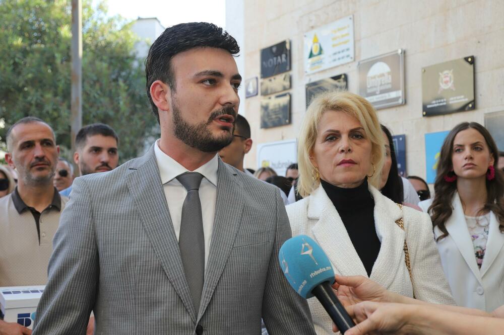 Pocijepala se grupa građana „Budva naš grad“: Jasna Dokić na jednu a Nikola Jovanović na drugu stranu