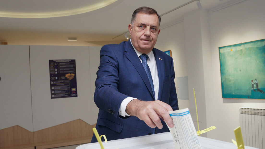 Dodik i Stanivuković glasali na lokalnim izborima, gradonačelnik Banjaluke na glasanje sa trubačima i bakom