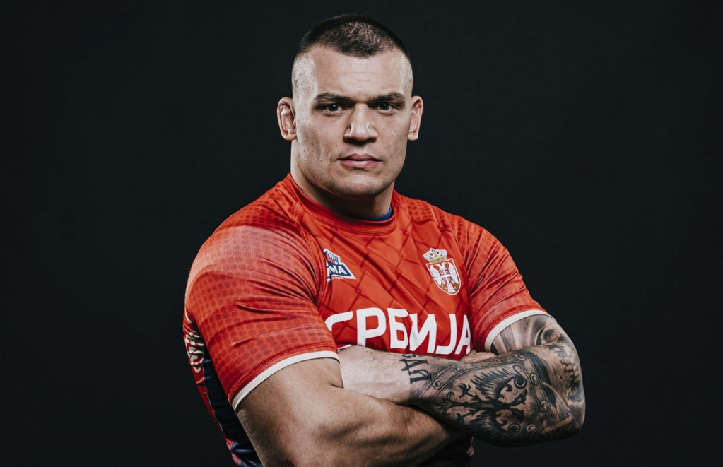 Stošić ponovo protiv De Frisa napada KSW pojas