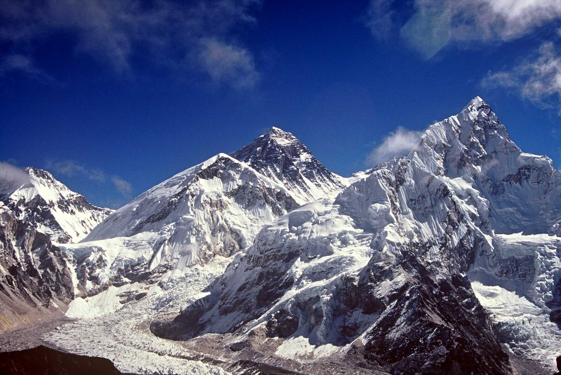 Naučnici otkrili: Everest i dalje raste, milimetar po milimetar