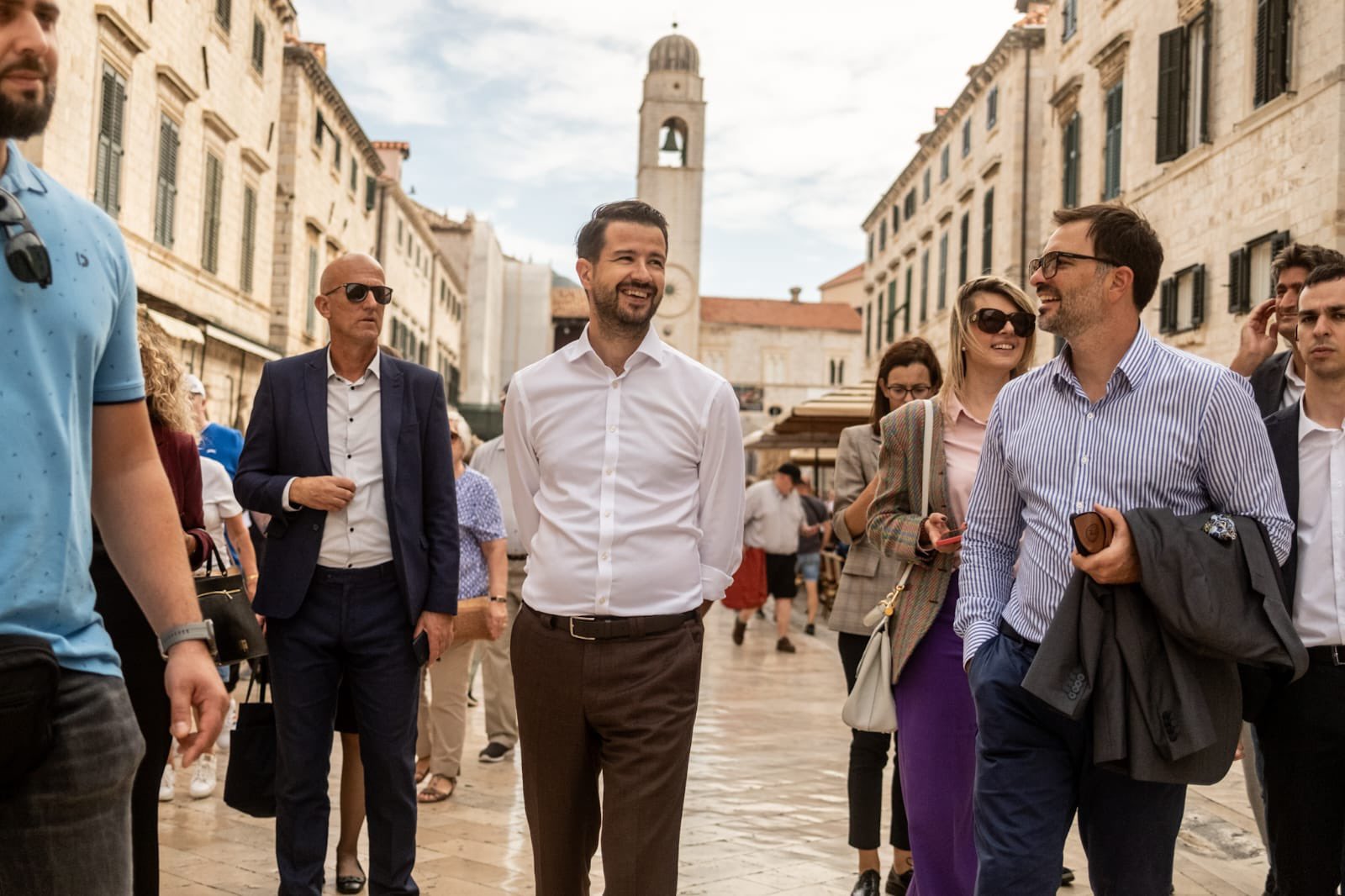 Milatović sa đačke ekskurzije u Dubrovniku: Politiku 90-ih ostaviti iza nas, naša zemlja je doprinijela razaranju ovog hrvatskog dragulja