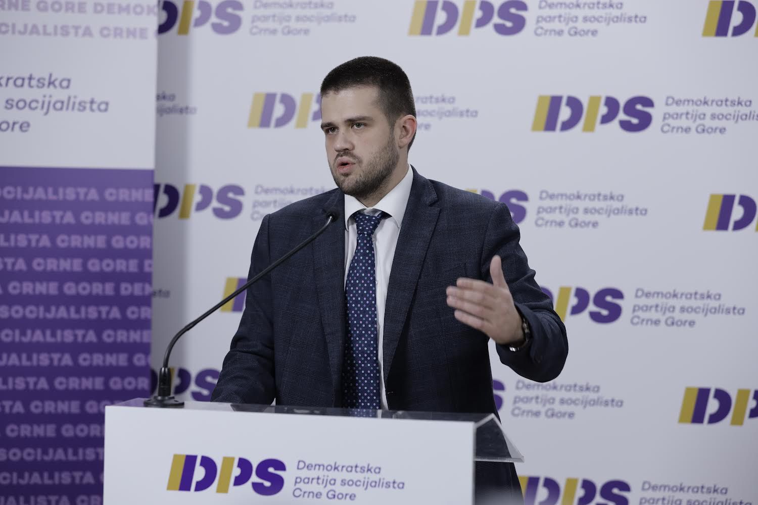 Nikolić: Vučić pokazao da je uplašen i nemoćan zbog rezultata izbora u Podgorici i Kotoru