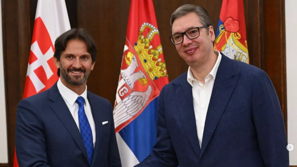 Vučić sa slovačkim ministrom odbrane: Zajednički projekti bi doprinijeli jačanju bezbjednosti u regionu