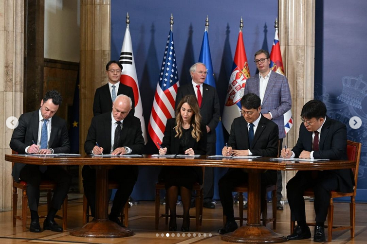 Vučić nakon potpisivanja ugovora o solarnim elektranama: Uštedjećemo godišnje najmanje 120 miliona evra, cijena struje će drastično da skače u cijelom svijetu