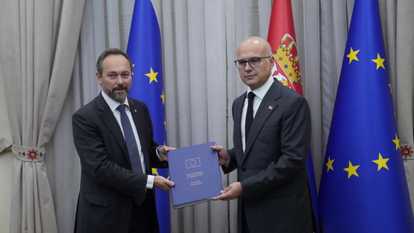 Žiofre predao Vučeviću Izvještaj Evropske komisije za Srbiju