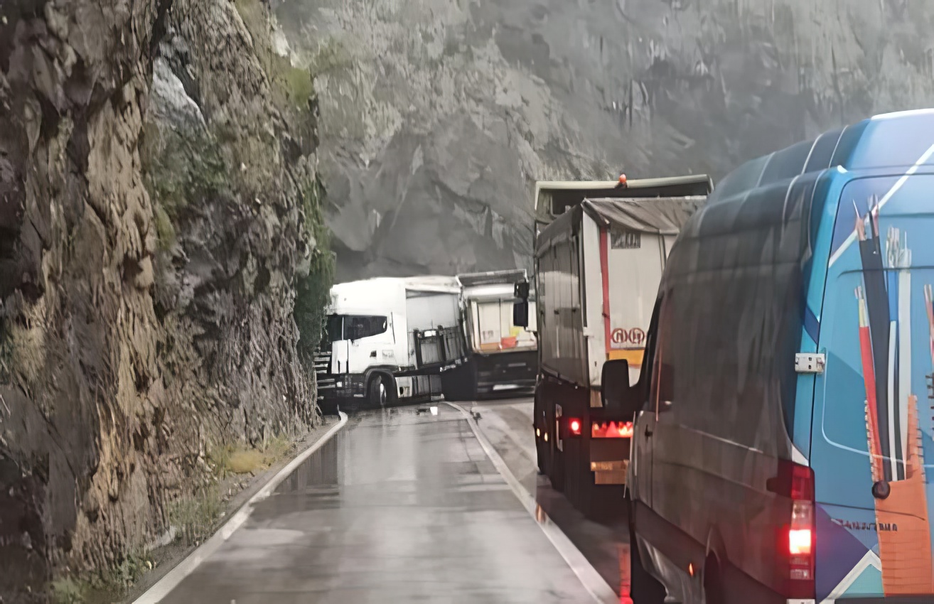 Udes u kanjonu Platije: Sudarila se dva šlepera