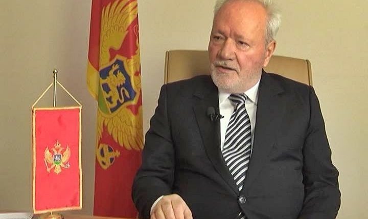 Penzionisani Dinoša dobio posao u Opštini Tuzi: Za 1.000 evra mjesečno konsultuje i prevodi sa engleskog