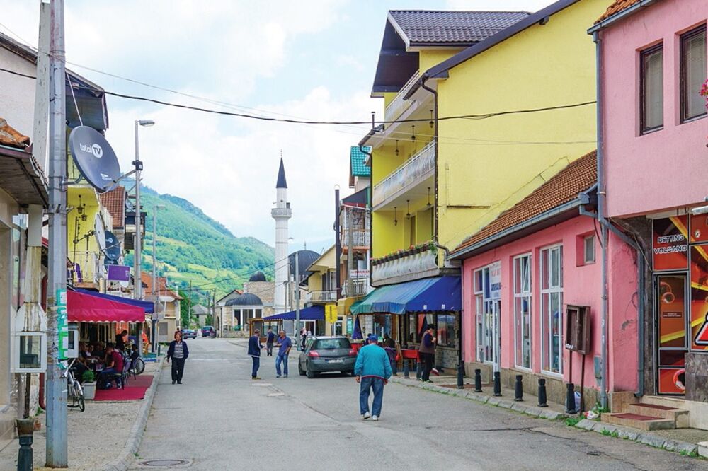 Raspodjela funkcija u Gusinju: BS-u vatrogasci, kultura i finansije, SD-u turizam, opšta uprava i Komunalno