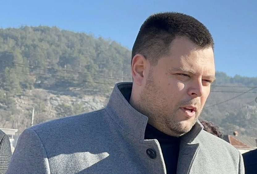Kovačević najavio: Preduzećemo vrlo ozbiljne akcije po pitanju jezika, PES i Demokrate načelno saglasne da srpski bude službeni; Ispitaćemo najbolji model da to i ostvarimo