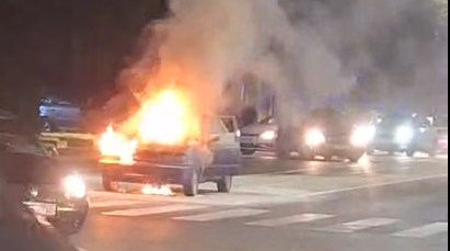 Gorio automobil na raskrsnici u Podgorici