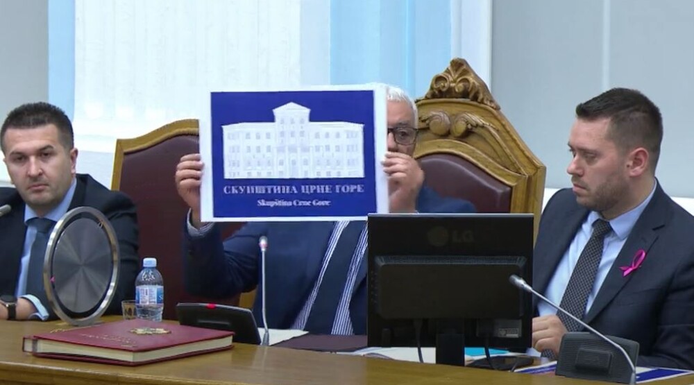Opozicioni poslanici traže informaciju: Kako je došlo do izbora novog vizuelnog identiteta Skupštine?