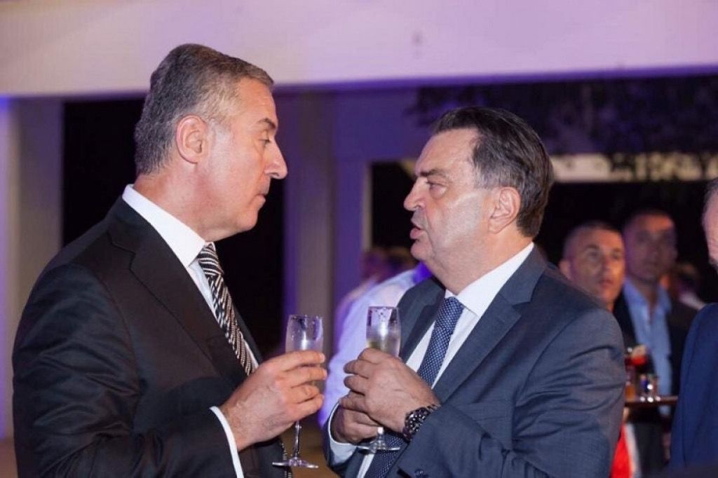 Milo Đukanović prisvojio skupocjenu sliku Jaroslava Čermaka koju je mu je kao predsjedniku Crne Gore 2018. poklonio Duško Knežević?