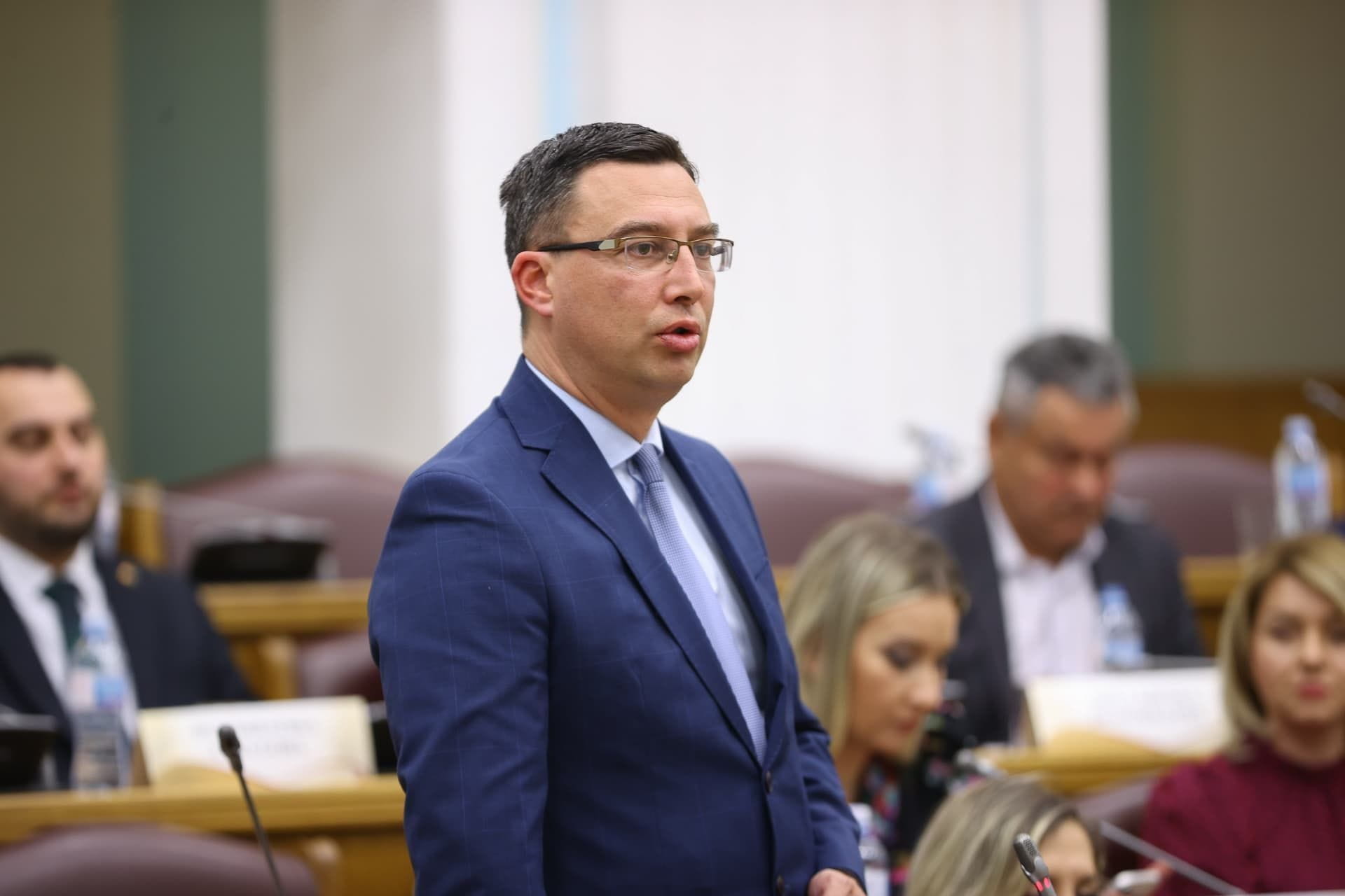 Bojović odbranio čast domaćina i odbrusio Sokolu: Vi ste neprijatelj evropskog puta Crne Gore, kompromitujete EU i politiku proširenja