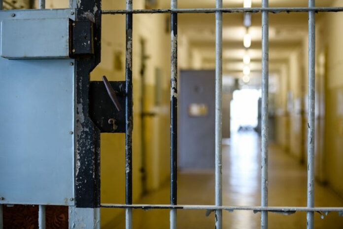 Bar: Osumnjičeni za pokušaj ubistva učenika u školskom dvorištu pušten iz pritvora