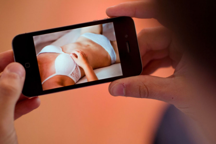 Neobičan kvar: Novi iPhone prikazuje porniće