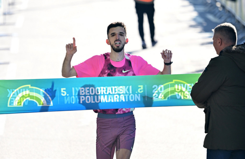 Elzan Bibić i Kenijka Rebeka Čepkvemoji pobjednici su 5. Beogradskog polumaratona