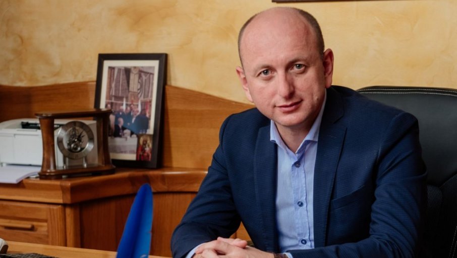 Knežević poručio iz Budve: Niko nema pravo da ide sa DPS