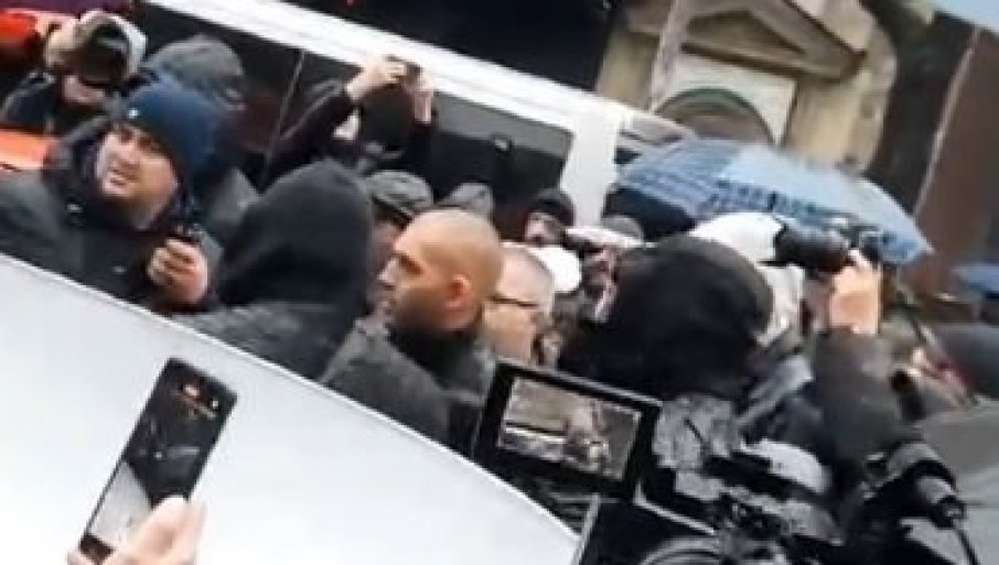 Opozicija opet pravi haos u Beogradu: Opšta tuča ispred RTS-a!