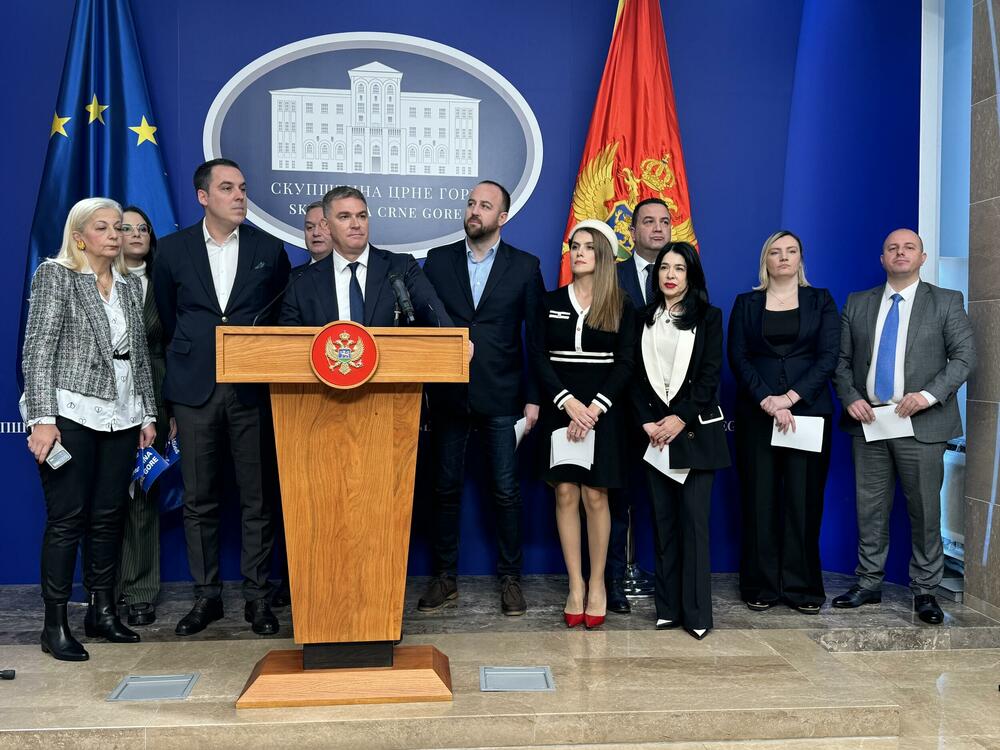 Huter i družina ponovo „brane“ Crnu Goru: Poput revoltiranih tinejdžera još jednom pokazali nepoštovanje prema Parlamentu