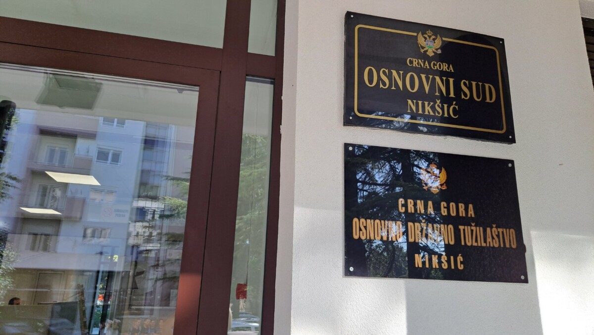 Maloljetna osoba osumnjičena da je prijetila napadom na službenike OB Nikšić