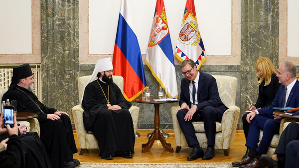 Vučić sa Mitropolitom volokolamskim Antonijem: Svetotrojičin hram simbolizuje trajnu bliskost dva naroda i dvije crkve