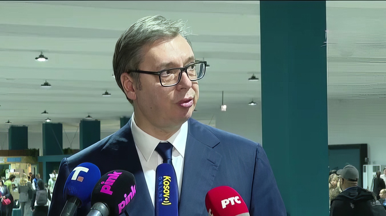 Vučić iz Mađarske: Vesli Klark je ponosan na to što je učinio, ne znam što ga nisu pitali hoće li to da kaže Ukrajini ili važe različita pravila