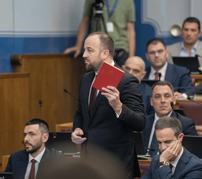 Nikolić: Mandićev predlog da poslanici imaju savjetnike neprimjeren trenutku i opadajućem standardu građana