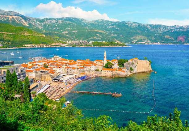 BUDVA IZMEĐU PRISTOJNIH I ONIH DRUGIH GLASOVA