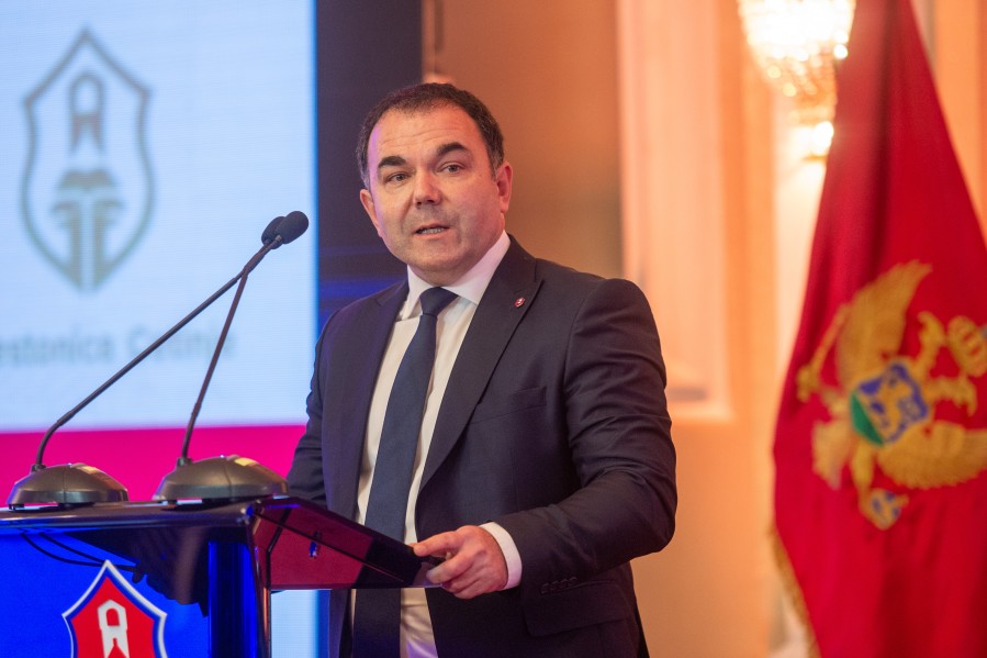 Đurašković zastupa „evropske vrijednosti“: Jako je pozitivno zabraniti ljudska prava kao što su svi iz cetinjskog parlamenta uradili Mandiću