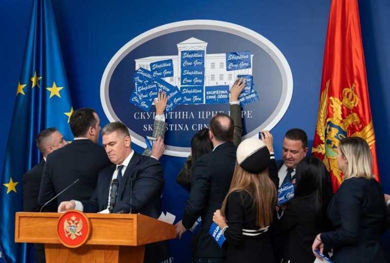 Isti centar odlučivanja ili međusobno kopiranje? DPS i opozicija u Srbiji počeli da koriste iste metode i performanse