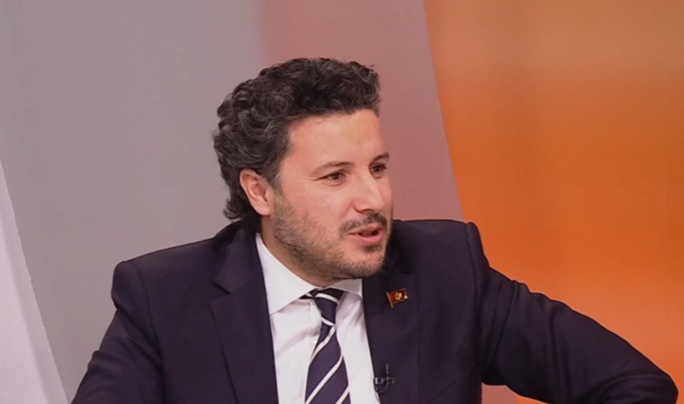 Abazović tvrdi da se Aco Martinović umiješao u grupu policajaca (VIDEO)