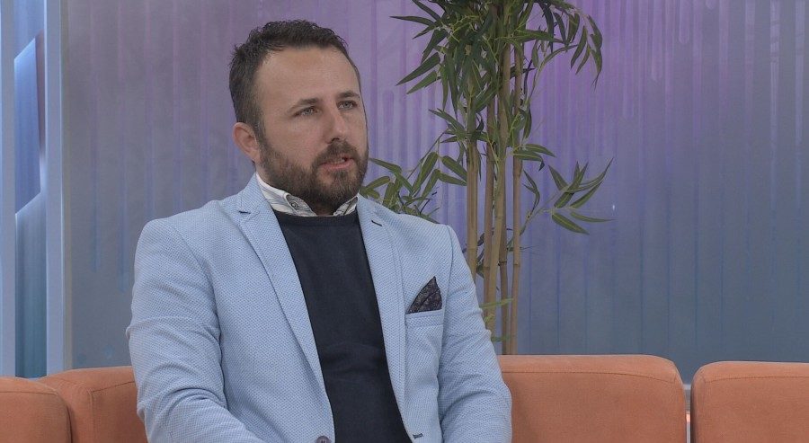 Lakić: Situacija u Upravi policije alarmantna; Ratovi klanova bukte, a novinare tuku