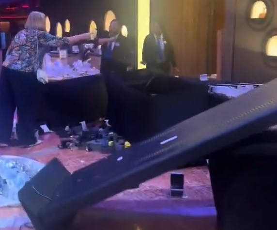 “Bilo je kao na Titaniku, mislio sam da ću umrijeti”: Putnik snimio dramu na brodu koji je upao u oluju (VIDEO)
