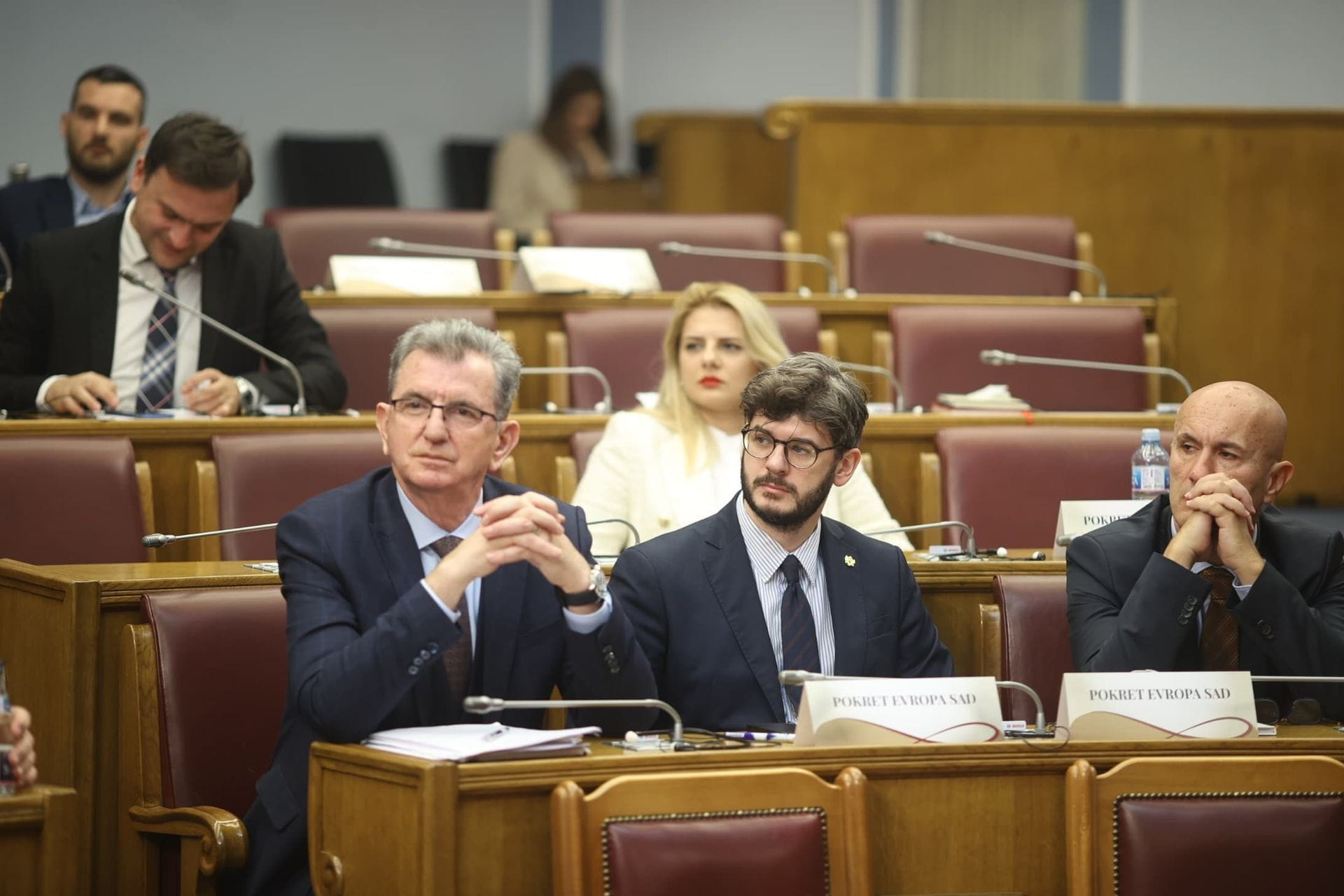 Umjesto što p(r)ozivaju DNP-ove ministre da se povuku: PES-ovci sa DPS-om da izbace srpske predstavnike iz Vlade, pa naprave koaliciju sa Milovim reformistima!