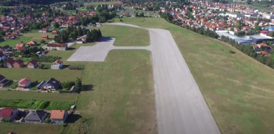 Maloljetnom vozaču određeno zadržavanje zbog nesreće na aerodromskoj pisti u Beranama