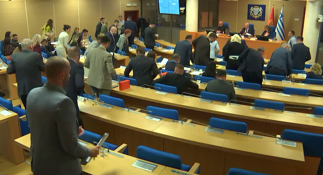 Mandati verifikovani, sjednica prekinuta: Završena sjednica podgoričke Skupštine, rok za izbor predsjednika 28. decembra