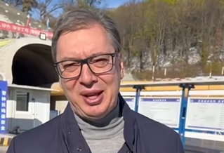 Vučić: Nama je potreban rad a ne rat!