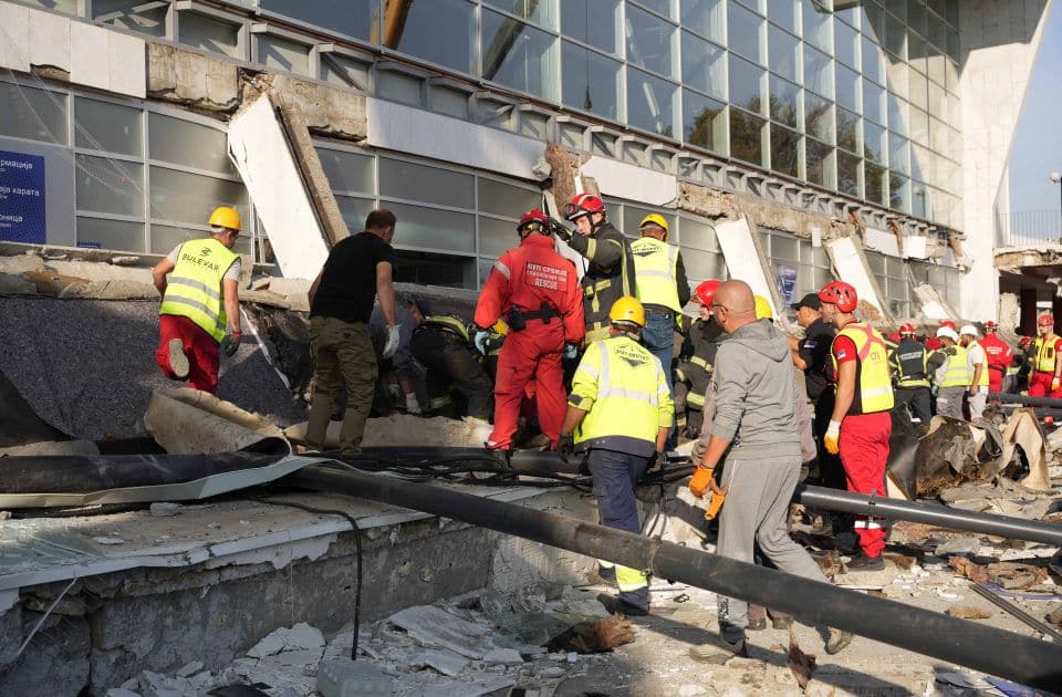Nadstrešnica koja se srušila nije obnovljena jer Zavod za zaštitu spomenika Novi Sad nije to odobrio