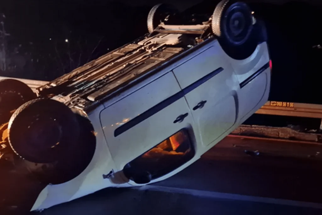 Put Cetinje-Podgorica: Automobil udario u bankinu i oštetio je u dužini od 14 metara, završio na krovu