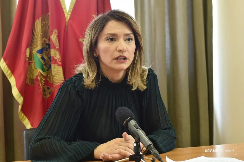 Jelena Jovetić dobitnica književne nagrade “Aleksandar Leso Ivanović”: Uspijeva da prikaže ljepotu kulturnih mozaika Crne Gore