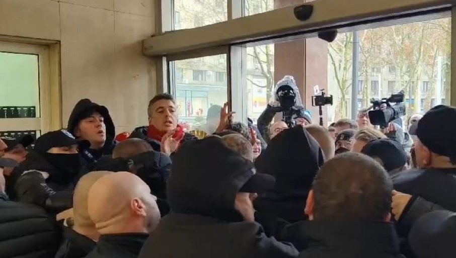 Beograd: Opozicija divljaštvom pokušava da spriječi raspravu o budžetu Beograda za 2025.