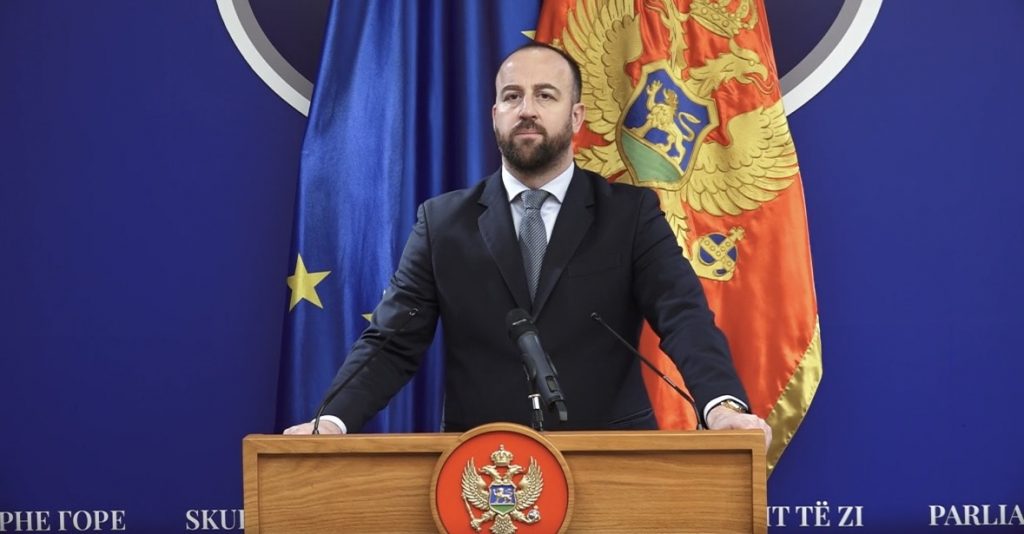 Nikolić: Mandiću je zadatak da postane crnogorska verzija Aleksandra Vučića