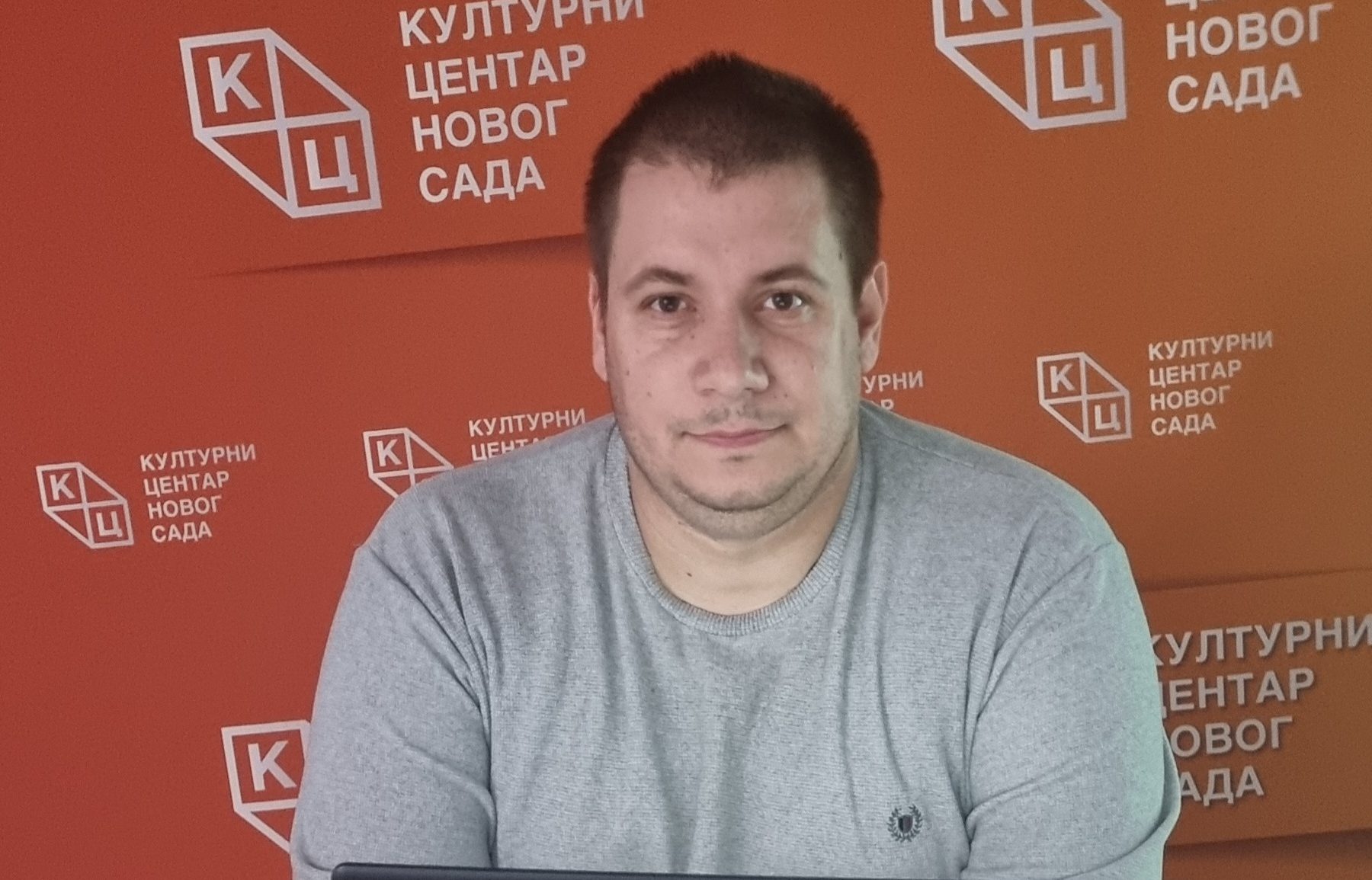 Predavanje dr Rastislava Stojsavljevića na temu „Život u svemiru – hipoteza mračne šume” na Jutjub kanalu KCNS