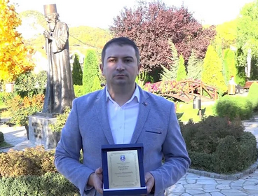 Vučić u razgovoru sa Milanovićem: Hvala što čuvate srpska ognjišta na KiM
