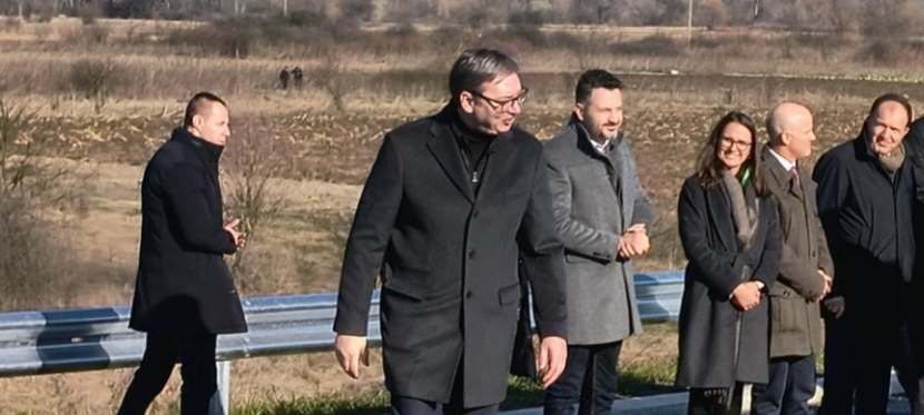 Vučić poručio opoziciji: Dok sam živ, na vlast bez izbora nećete doći