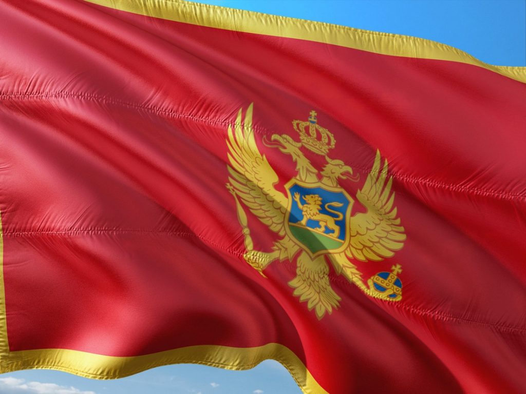 Patriotizam: “Niđe nebo nije plavo, ali su džepovi puni”