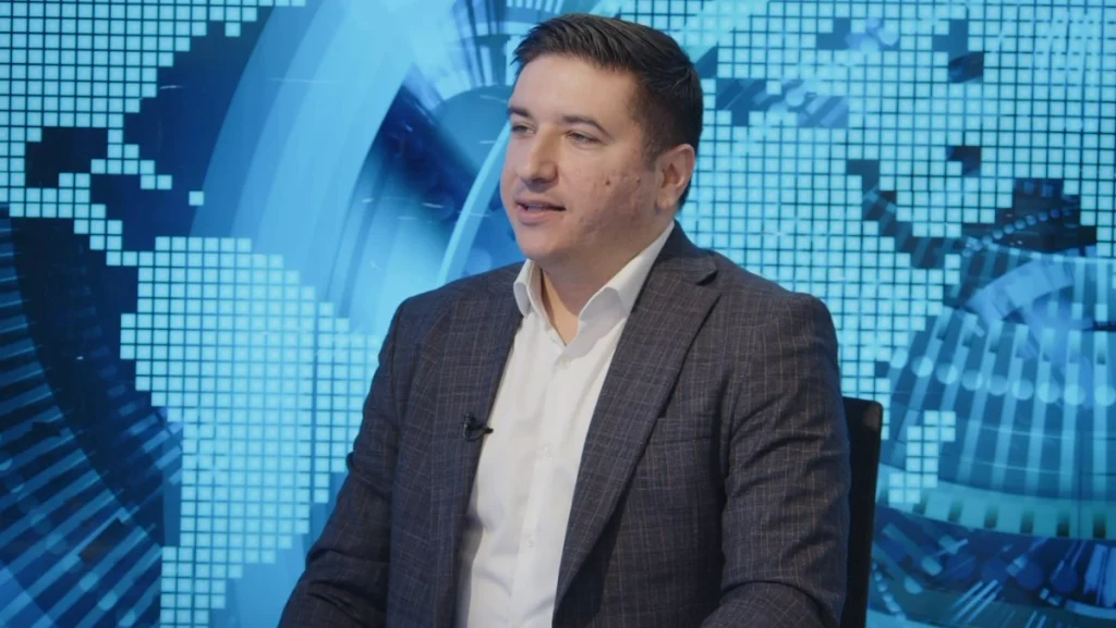 Dajković: Izađite sada u Njegoševu ulicu i naći ćete makar 30 funkcionera kako ispijaju kafu u toku radnog vremena, niko od njih nije kažnjen – samo ja!